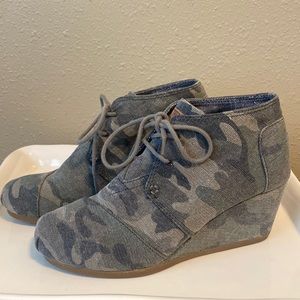 Tom’s Camo Lace Up Wedges